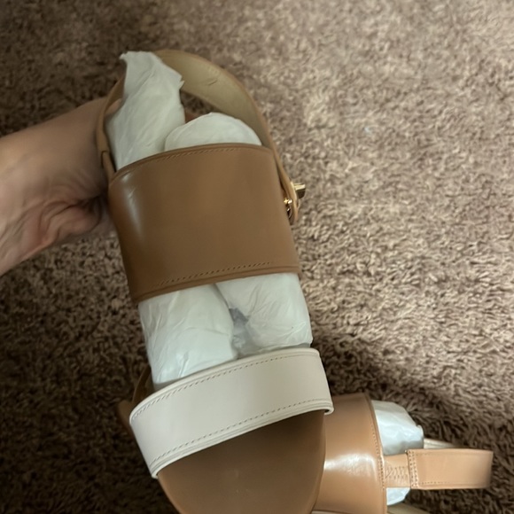 Coach - Picture 5 of 6